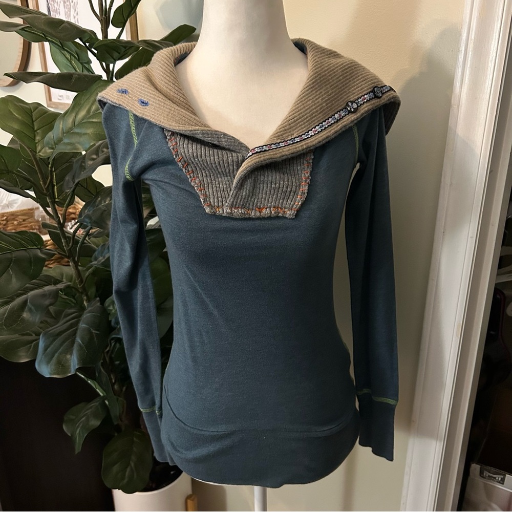 Stylish Blue and Tan Women's Sweater